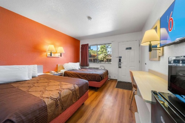 Motel 6 Big Bear image 11